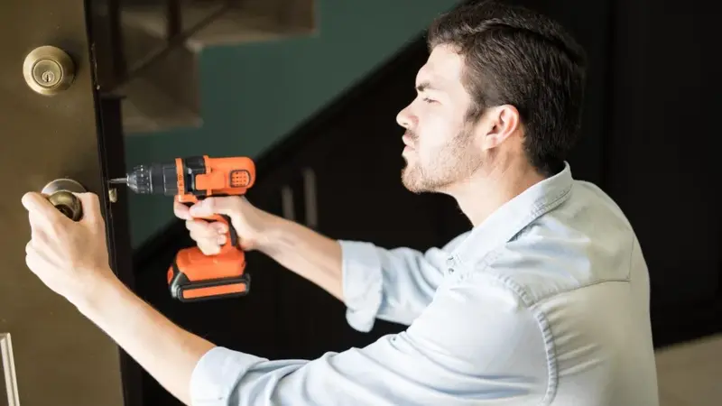 What to Do When You’re Locked Out Without a Spare