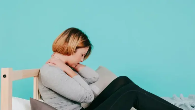 The Most Common 5 Early Signs of Fibromyalgia People Misinterpret