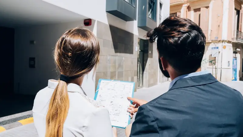 NYC vs. NJ Lead Paint Laws: A Landlord’s Mandatory Compliance Guide