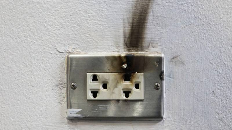 When to Call an Emergency Electrician: Warning Signs