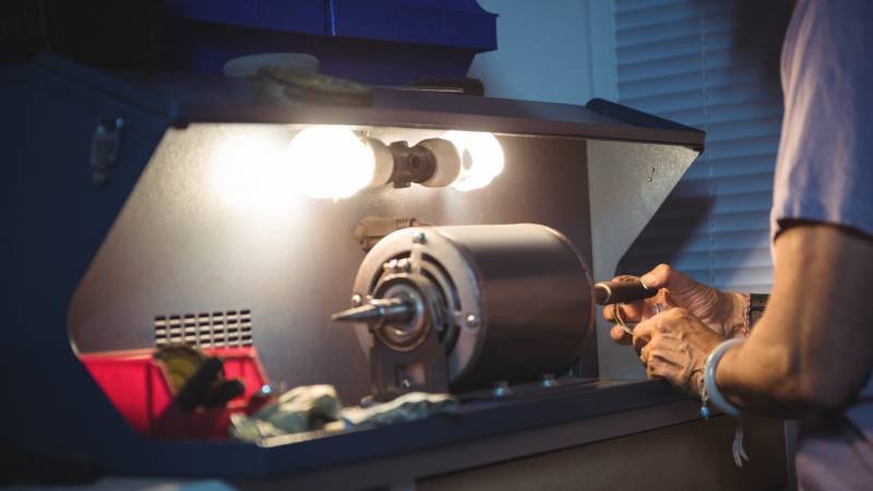 Why Hard-Chrome Pistons Matter in High-Solids and Solvent Coatings